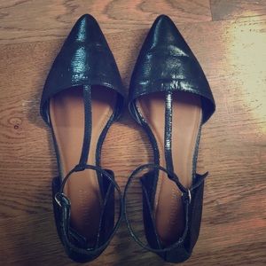 Strappy Black Flats!